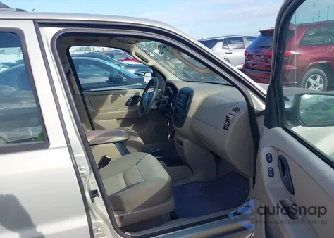 2004 Ford Escape Xls из США, поврежденный, VIN 1FMYU02124KA32676